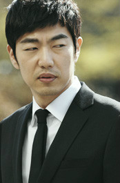 强敌们柳冠弼的扮演者是李钟赫