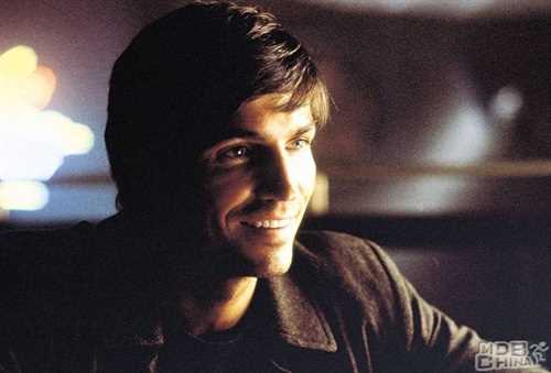 时空线索Carroll Oerstadt的扮演者是詹姆斯·卡维泽