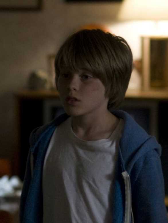 海瑟T.J.的扮演者是德文·布洛楚