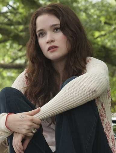 BeautifulCreatures莉娜·杜凯的扮演者是爱丽丝·恩格勒特