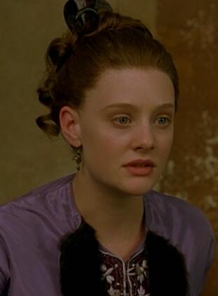 名利场艾米利亚