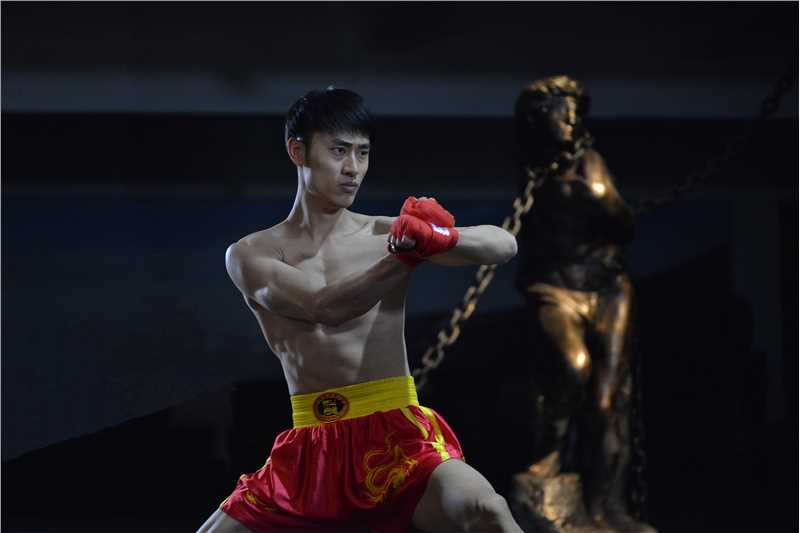 一个人的江湖张小明的扮演者是梁恩