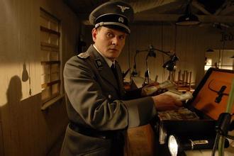 伯纳德行动赫尔佐的扮演者是大卫·史崔梭德