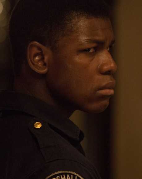 底特律Melvin Dismukes的扮演者是约翰·波耶加