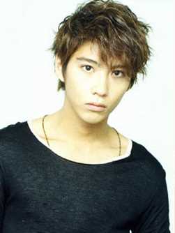 体操男孩日暮里圭儿的扮演者是贺来贤人