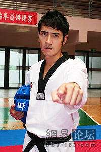 热血青春黑客的扮演者是李至正