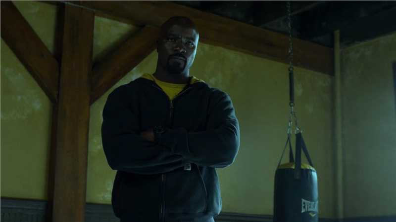 捍卫者联盟第一季卢克·凯奇的扮演者是麦克·科尔特