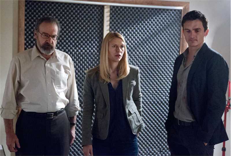 国土安全第三季索尔·贝伦松的扮演者是曼迪·帕廷金