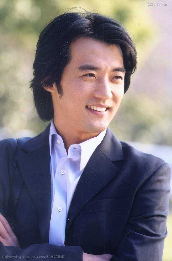 白领公寓裔天的扮演者是安在旭