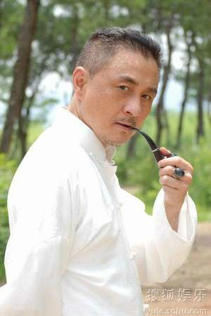 爸爸天亮叫我虎 爷的扮演者是吴岱融