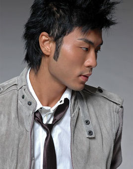 爸爸两边走梁国雄