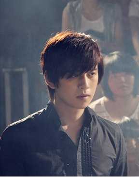 蝙蝠别墅黄威的扮演者是段黄巍