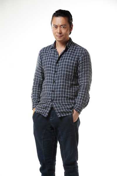 窥私之危险接触陆以峰（暖心大叔）