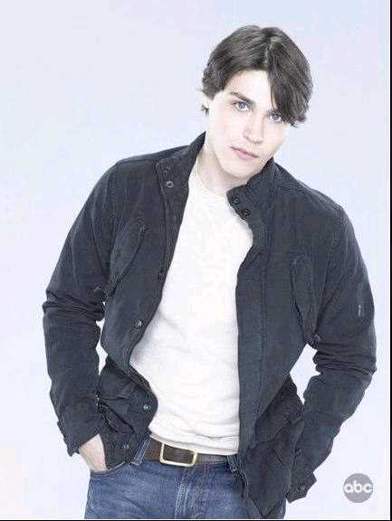 V星入侵Tyler Evans