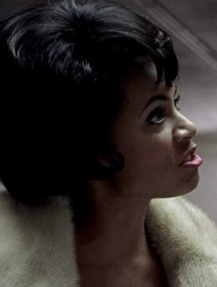 拳王阿里桑吉的扮演者是贾达·萍克·史密斯