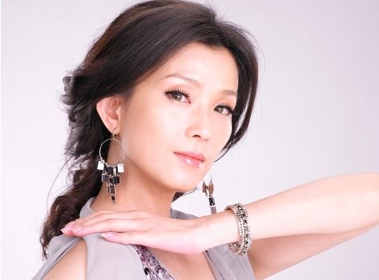 珍珠彩衣李香音