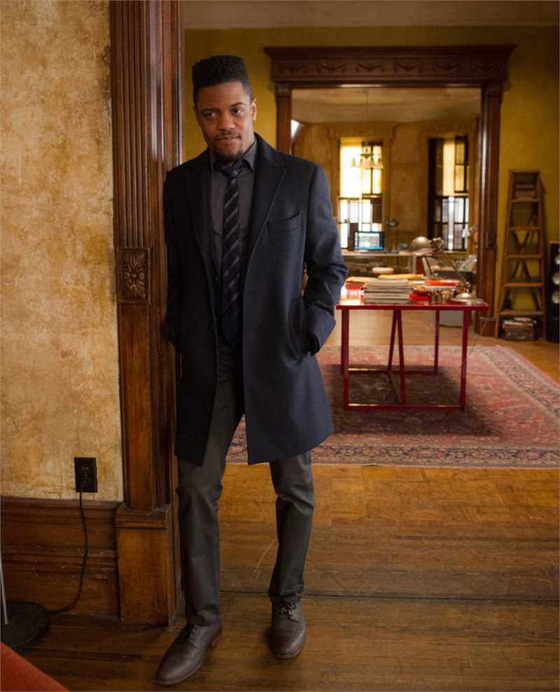 福尔摩斯马库斯·贝尔的扮演者是乔恩·迈克尔·希尔