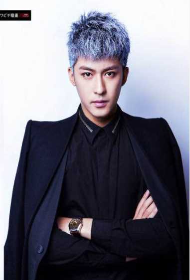 黑狱逃杀监狱长的扮演者是李柏谊