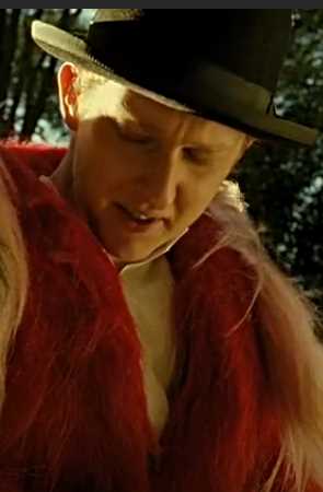 坠入查尔斯·达尔文