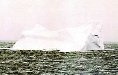 撞沉泰坦尼克号的冰山（摄于事后第三天）