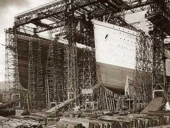 泰坦尼克号在造船厂建造中