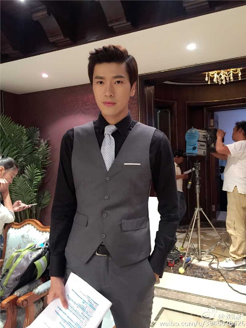 盲少爷的小女仆任浩铭