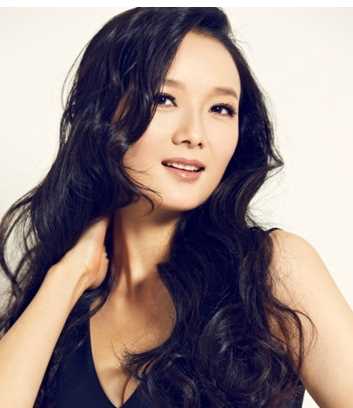 鲜花盛开的村庄李芙蓉