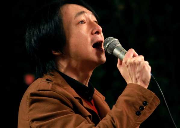 鲜花盛开的村庄姚一扇