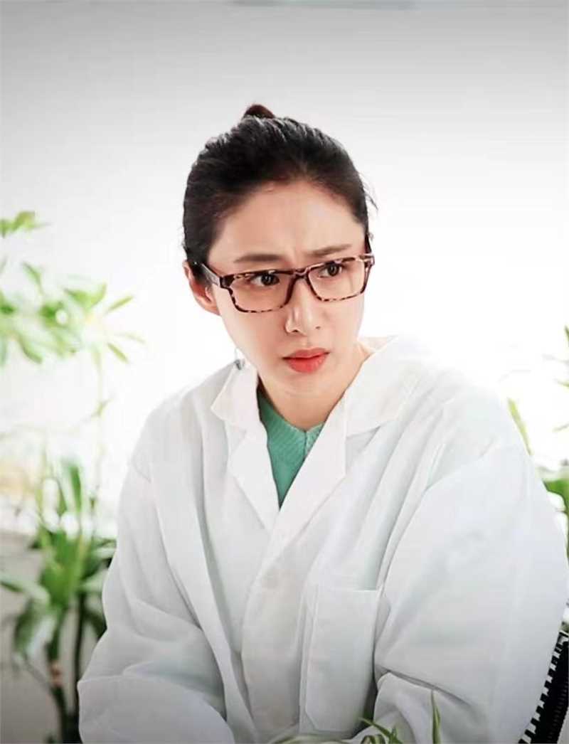 屋内有人夏青的扮演者是刘思彤