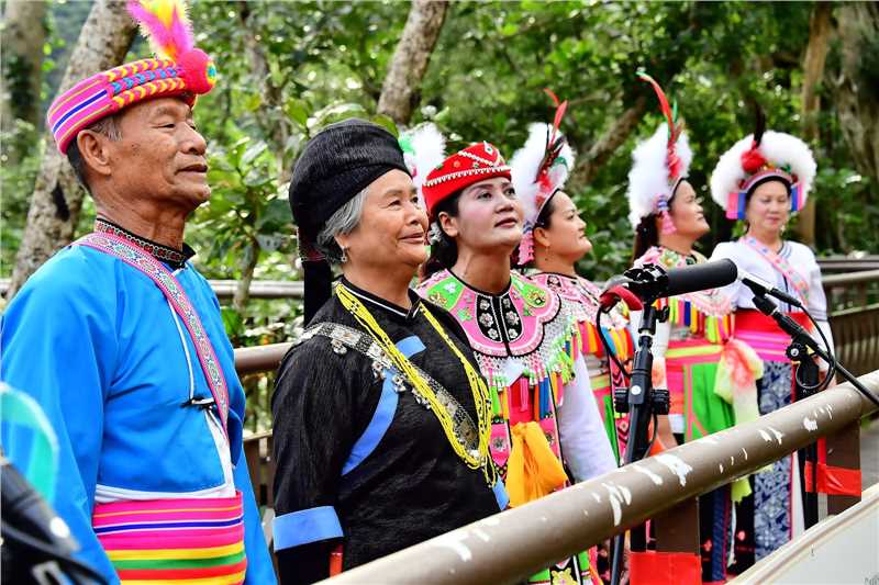 台东县的高山族阿美人文化艺术团吟唱着少数民族史诗