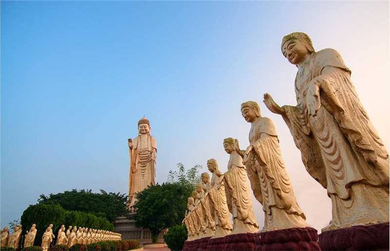 高雄市的佛光山是台湾最大的佛教道场