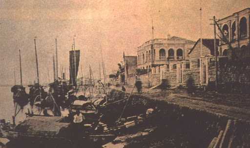 清末淡水河航运兴盛，大稻埕茶郊洋行云集，1890年代达到鼎盛