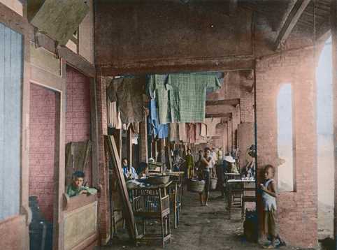 1895年，在台北西门街道两侧骑楼上均建造屋檐的传统闽南商店