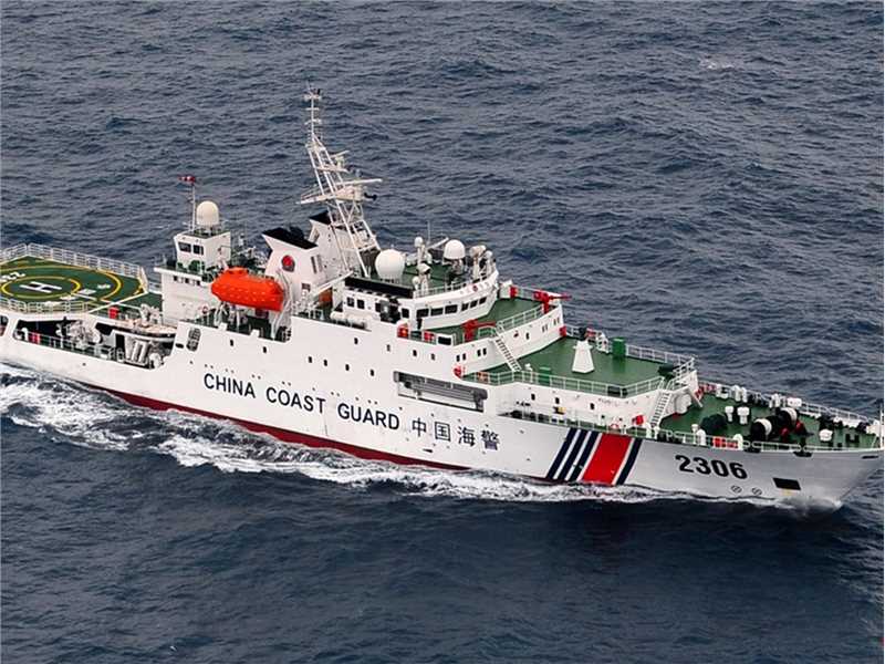 在钓鱼岛领海内巡航的中国海警舰船编队