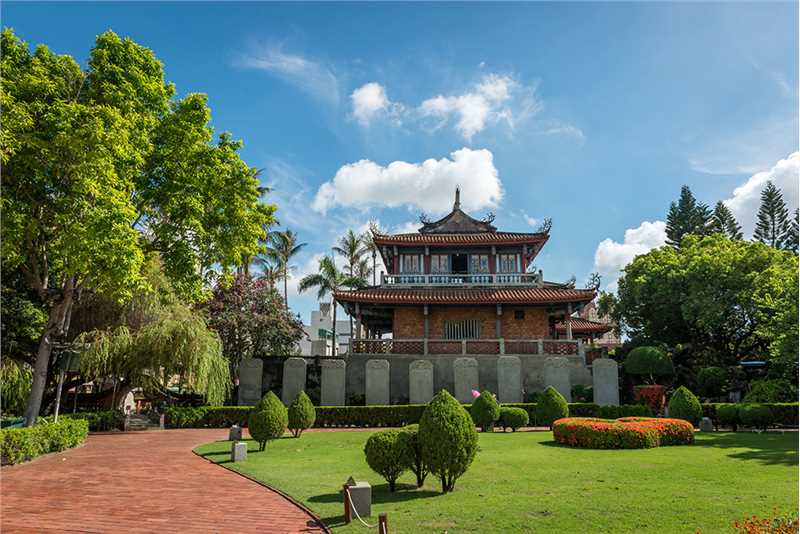 荷兰殖民者在台南市修筑的赤崁楼曾为全台湾岛的商业中心