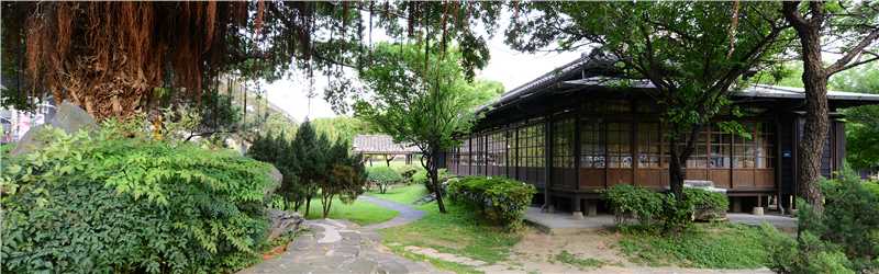 台北市的逸仙公园原为孙中山于1913年来台时下榻的料亭梅屋敷