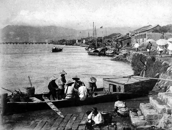 1895年（清光绪二十一年），台湾淡水河畔