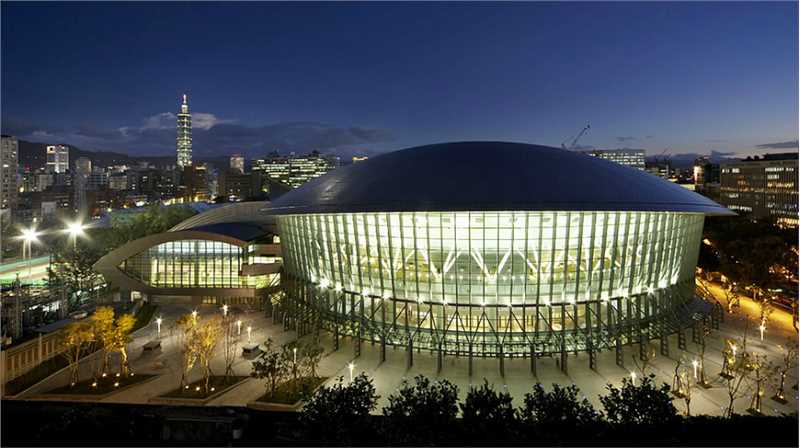 台北小巨蛋是台湾第一座国际性大型综合体育馆