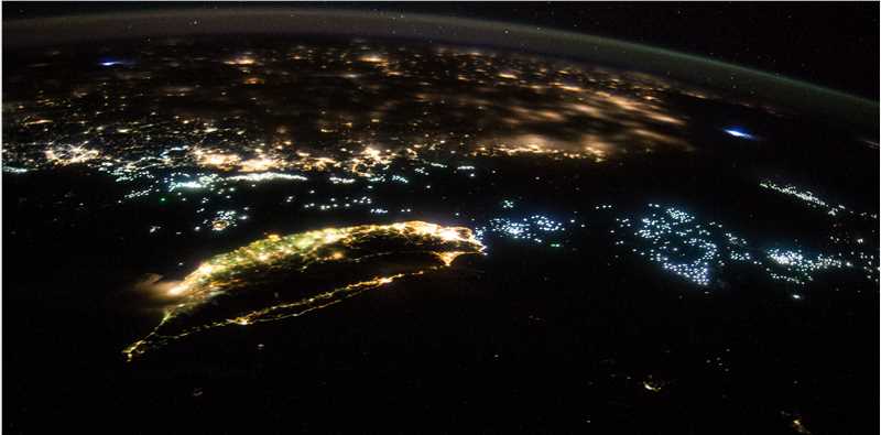 从国际空间站拍摄的台湾省和祖国大陆东南沿海夜景