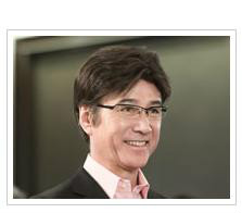 美女与男子斑目晴彦