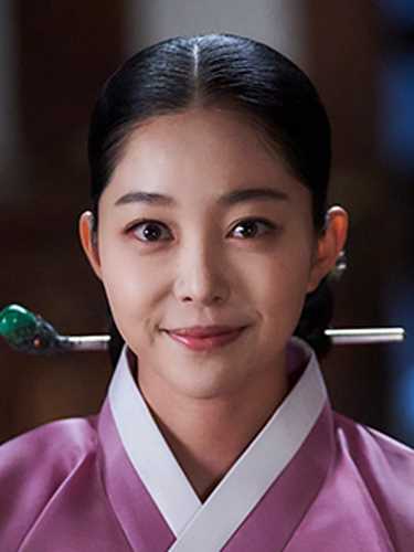 王后伞下泰淑荣