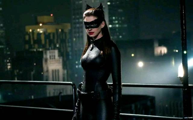 蝙蝠侠黑暗骑士三部曲塞琳娜·凯尔的扮演者是安妮·海瑟薇