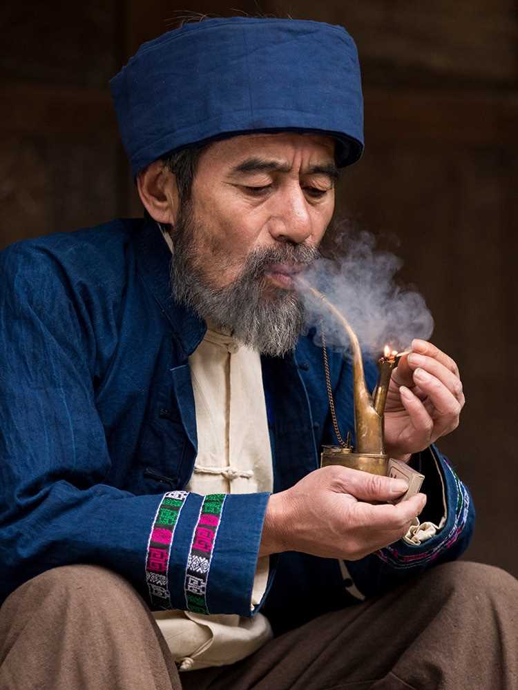 一山之隔老村长