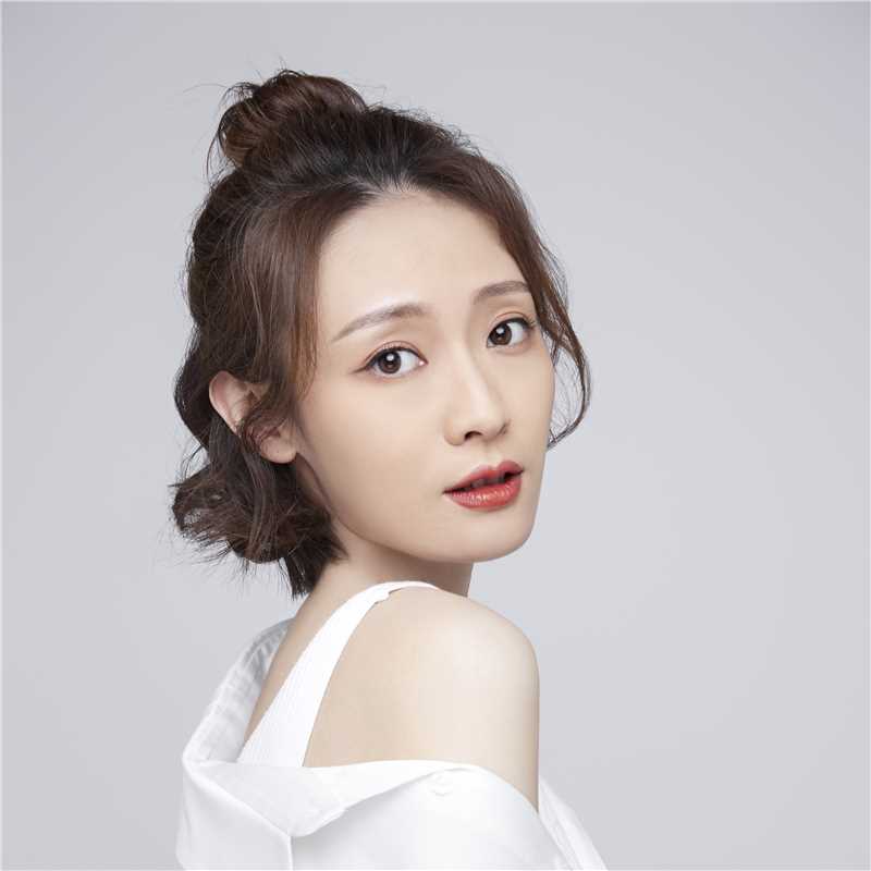 再看我一眼演员